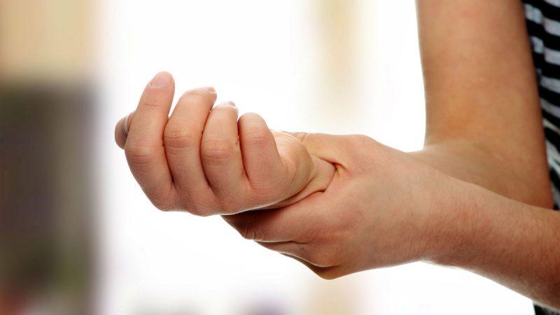 علل گزگز و بی حسی دست ها | متخصص طب فیزیکی و توانبخشی اصفهان