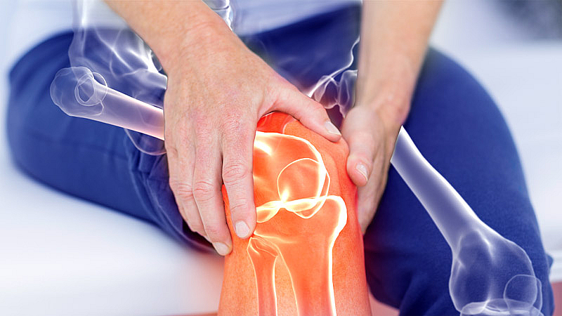 بررسی دلایل و نشانه های آب آوردن زانو | متخصص طب فیزیکی و توانبخشی اصفهان